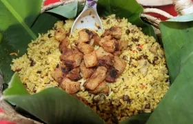Arroz de guandú con chicharrón. 