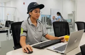 Maryen Vanegas, egresada Laboratorio industrial.