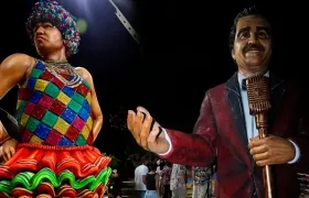 Esculturas de 'María Moñito' y Nelson Pinedo. 