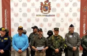Abelardo De La Espriella acompañado por el ministro de Defensa, Jorge Mora.
