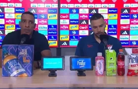 El técnico Luis Amaranto Perea y el portero Eder Chaux.