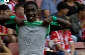 Momento de la celebración de Yáser Asprilla.