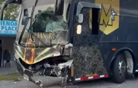 Así quedó el bus tras el accidente.