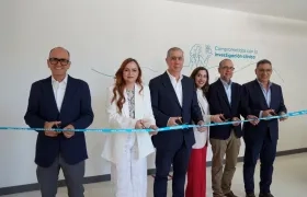 Pablo Cervera, gerente de la Red Prestacional de Colombia; Sindy Pahola Pulgarín Madrigal;  Juan Carlos Hernández, Director de Red Prestacional del Atlántico;  Rayet Harb, vicepresidenta ejecutiva de Operaciones Auna;  Ubaldo Padilla, Director Médico Clínica Portoazul Auna; Manuel González, Director de Auna Ideas.