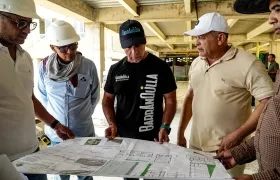 Alcalde Char durante la inspección de las obras.