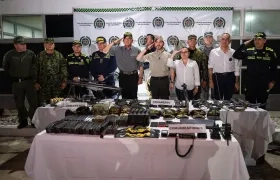 El Presidente Abelardo De La Espriella y demás autoridades.