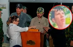 El Presidente Abelardo De La Espriella durante la rueda de prensa sobre el operativo y Ricardo Andrés Rodríguez Martínez, uno de los muertos.