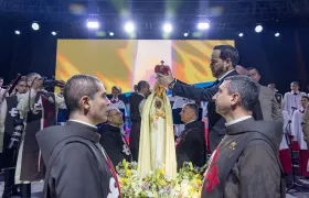 El Presidente Abelardo De La Espriella y la Virgen de Fátima.