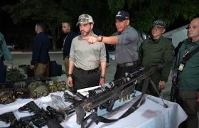 El Presidente De La Espriella y el MinDefensa Jorge Mora, en la rueda de prensa tras el operativo contra las ACSN.