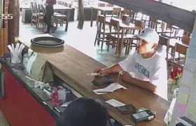 El delincuente quedó grabado en las cámaras de seguridad. 