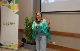  Diana Acosta, directora de Carnaval, durante su participación en el evento de Coopercom. 