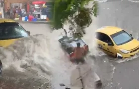 Emergencia por arroyo en el centro.