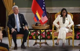 El secretario de Energía de Estados Unidos, Chris Wright y la presidenta encargada de Venezuela, Delcy Rodríguez.