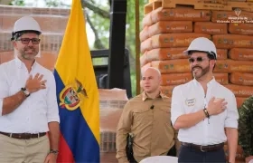 Jaime Andrés Beltrán, ministro de Vivienda, y el Presidente Abelardo De La Espriella.
