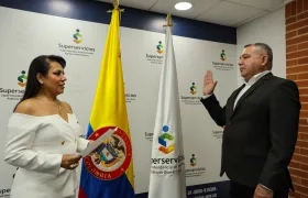 La superservicios encargada María Rocío Cortés Vargas y el agente interventor de Air-e, Ramiro Castilla.