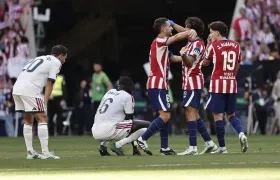 Los jugadores del Atlético de Madrid celebran la victoria 