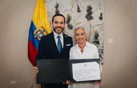 El Presidente de la República Abelardo De La Espriella  junto con la ministra Ilva Myriam Hoyos.