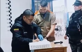 Juan Guillermo Monsalve cuando estaba en proceso de registro para ser trasladado a Cómbita. 