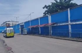 La Policía en la parte externa de la Penitenciaría El Bosque. 