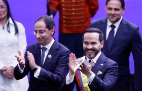 El Vicepresidente José Manuel Restrepo y el Presidente Abelardo De La Espriella, durante la posesión presidencial.