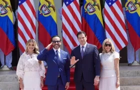 La primera dama Ana Lucía Pineda; el Presidente de la República, Abelardo De La Espriella; el secretario de Estado de Estados Unidos, Marco Rubio, y su esposa Jeanette Dousdebes Rubio.