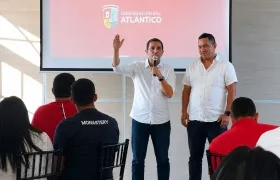 El secretario general de la Gobernación del Atlántico, Pedro Lemus, socializando los proyectos en ese municipio. 