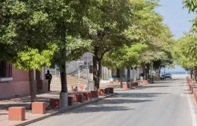 Una calle desolada tras la violencia desatada por las ACSN