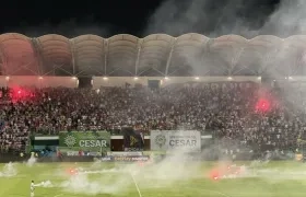 El enfrentamiento de aficionados del Junior y el Esmad ocasionó la suspensión temporal del partido contra Alianza Valledupar,