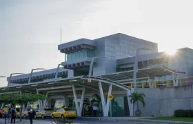 Fachada del Aeropuerto Internacional Ernesto Cortissoz de Barranquilla.
