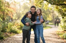 La relación entre padres e hijos sebe basarse en la comunicación. 