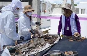Exhumación de 7 cuerpos en el cementerio de Luruaco.