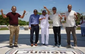 Rafael Reyes, Jesús 'Toto' Rubio, Arturo Segovia, Luis Grau y Roberto Peñaloza, exjugadores del Junior.