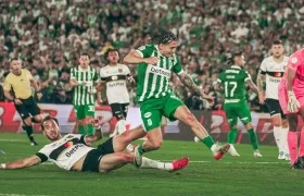 Ian Poveda durante un partido con Atlético Nacional. 
