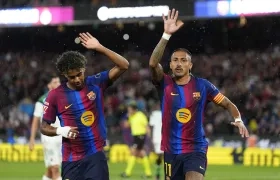 Lamine Yamal y Raphinha celebran uno de los goles del Barcelona. 