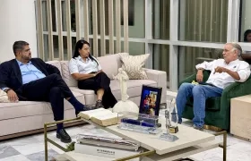 (De Izq. a Der.) Fray Ricardo Torres, Doris del Toro y Eduardo Verano.