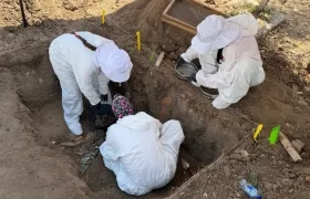 Momento del rescate de los cuerpos para su identificación. 