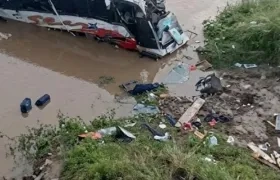 Bus que transportaba a la agrupación de Kbeto Zuleta.