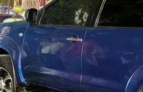 Camioneta baleada en Caribe Verde. 
