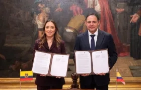 La presidenta de la Asamblea Nacional de Ecuador, la oficialista Mishel Mancheno, y el presidente del Senado de Colombia, Honorio Henríquez.