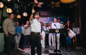 El Presidente Abelardo De La Espriella y de fondo el ministro de Comercio, Mauricio Gómez.