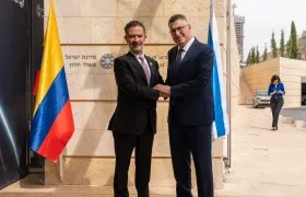 El canciller Omar Bula y el ministro de relaciones exteriores de Israel, Gideon Saar.