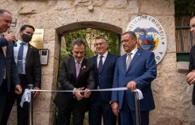 Imagen de la inauguración de la Embajada.
