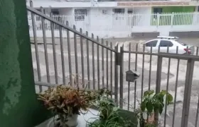 Momento del vehículo siendo arrastrado por el arroyo. 