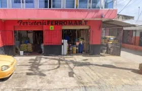 Los sicarios llegaron a la ferretería y le dispararon al dueño. 