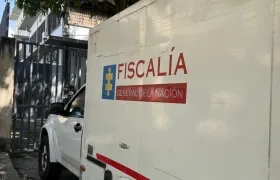 El CTI de la Fiscalía llevando un cuerpo a Medicina Legal. 