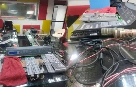 Imágenes del estudio de Uniautónoma FM.
