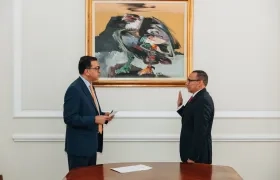El ingeniero electricista José Ignacio García Puche (derecha), durante su posesión.