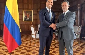 El abogado Juan Gonzalo Ospina y el Canciller Omar Bula.