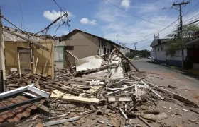 Daños en una casa ocasionados por el terremoto de magnitud 7,7 ocurrido este viernes en La Villa de Los Santos.