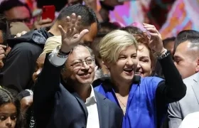 Gustavo Petro y Verónica Alcocer.